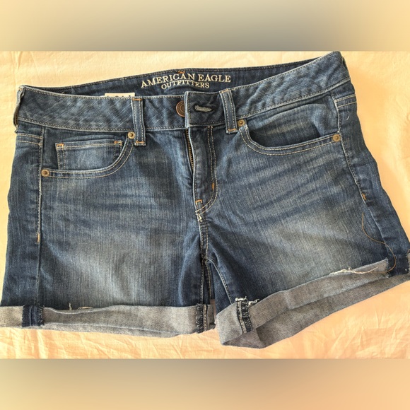 American Eagle.  Size 8 stretch denim shorts‎ great used condition - Picture 1 of 11